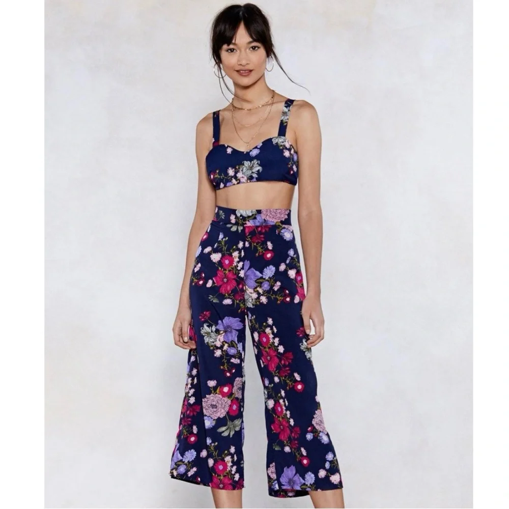Floral two piece crop top and pant set - Picture 1 of 6
